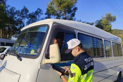 mersinde-jandarmadan-okul-servislerinde-siki-denetim