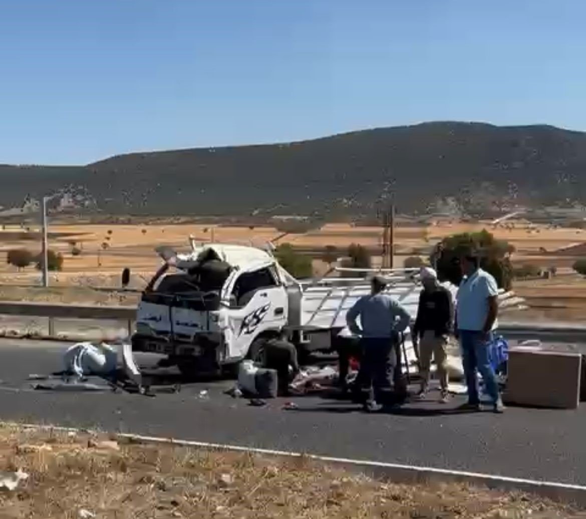 minibus-ile-kamyonet-carpisti-2-yarali