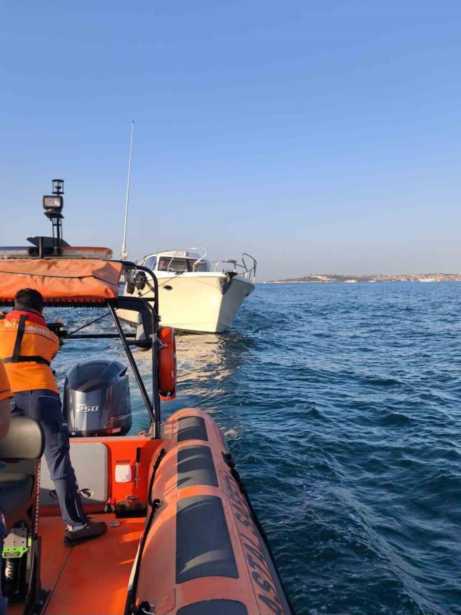 ortakoyde-makine-arazi-nedeniyle-suruklenen-tekne-kurtarildi