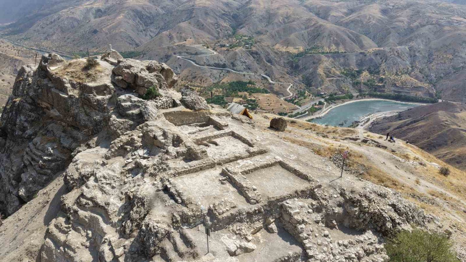 palu-kalesi-kazilarinda-yerlesim-izleri-ortaya-cikti