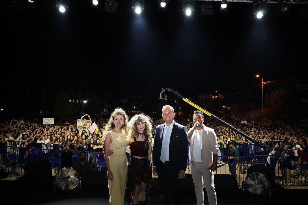 sena-sener-27-civril-elma-festivalinde-unutulmaz-bir-gece-yasatti