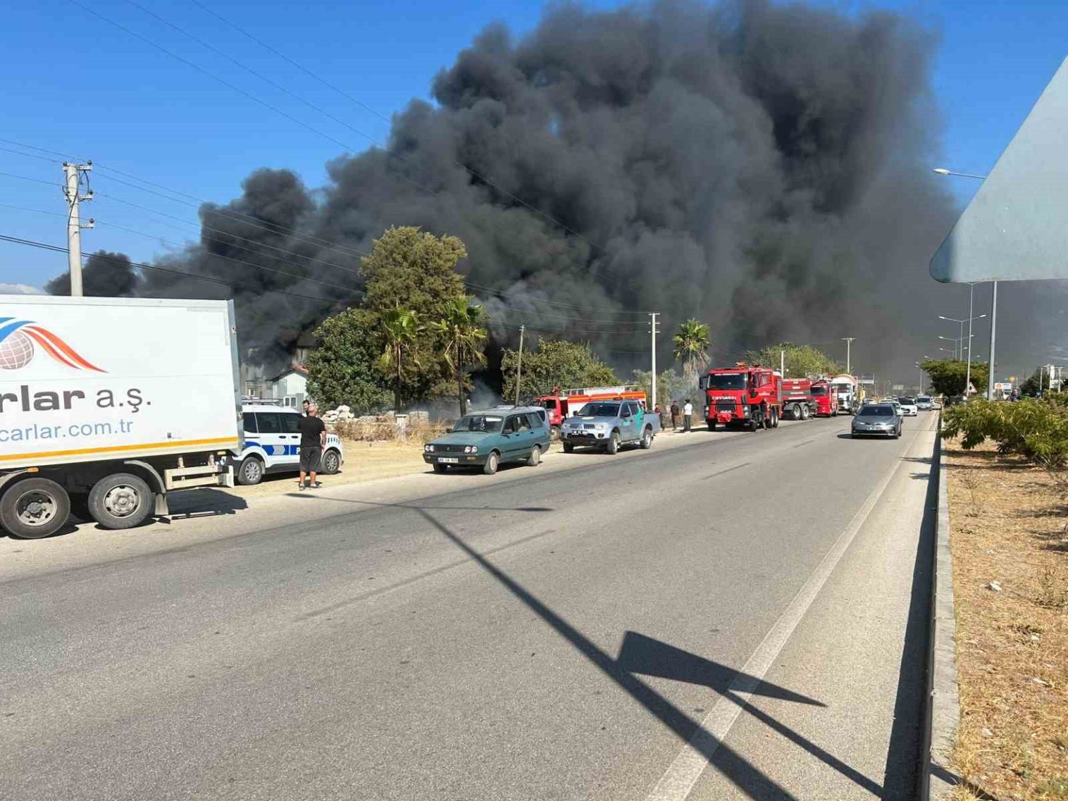 seydikemerde-kereste-deposunda-yangin