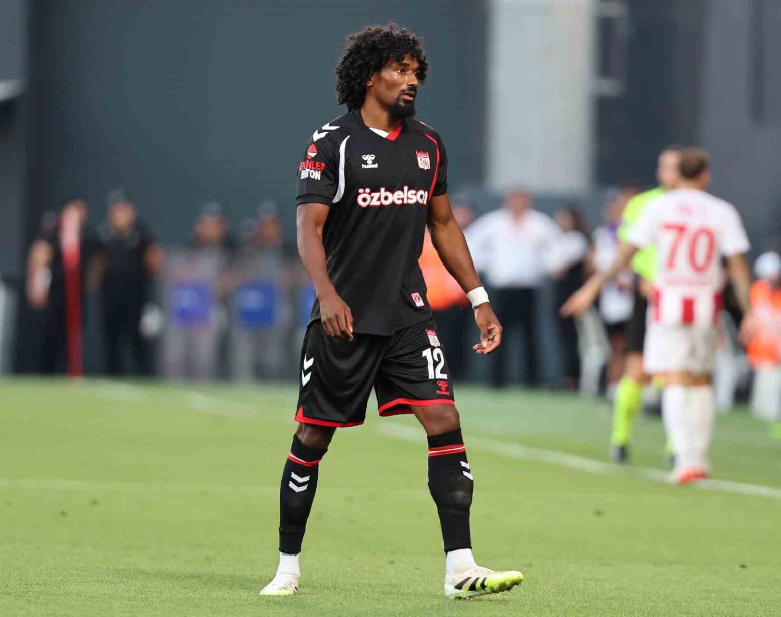 sivasspor-samuel-moutoussamy-ile-yollarini-ayirdi