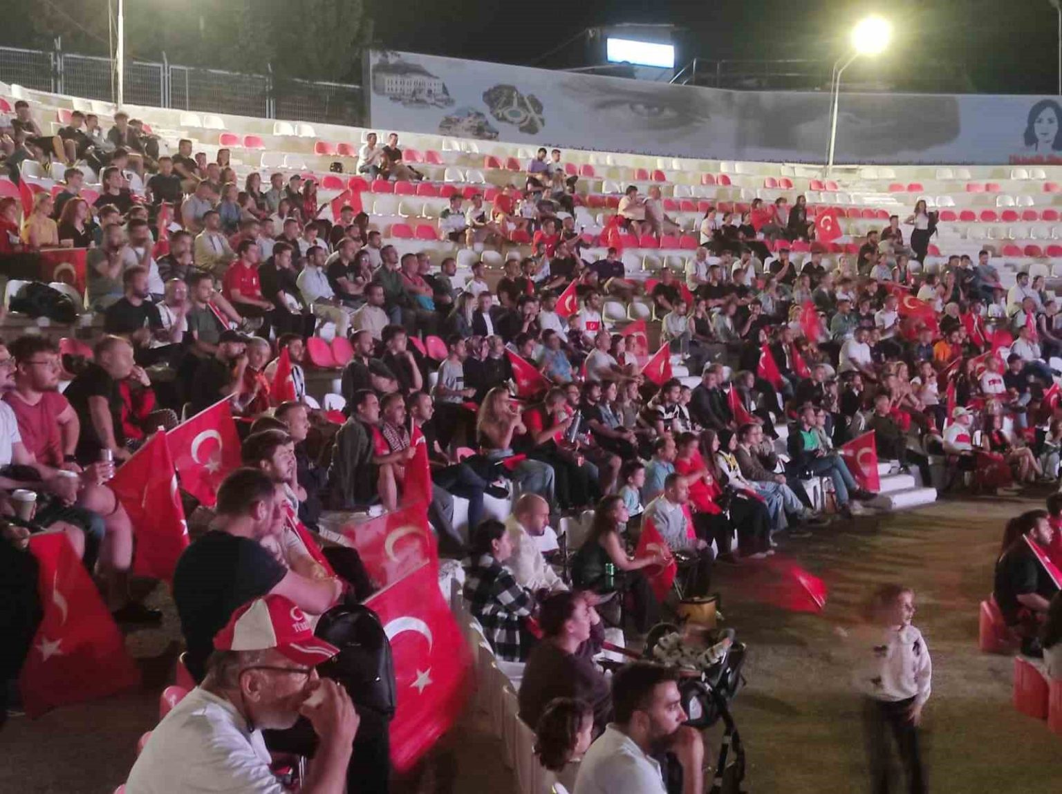tekirdagda-turkiyenin-yunanistan-galibiyetini-dev-ekranda-izlediler