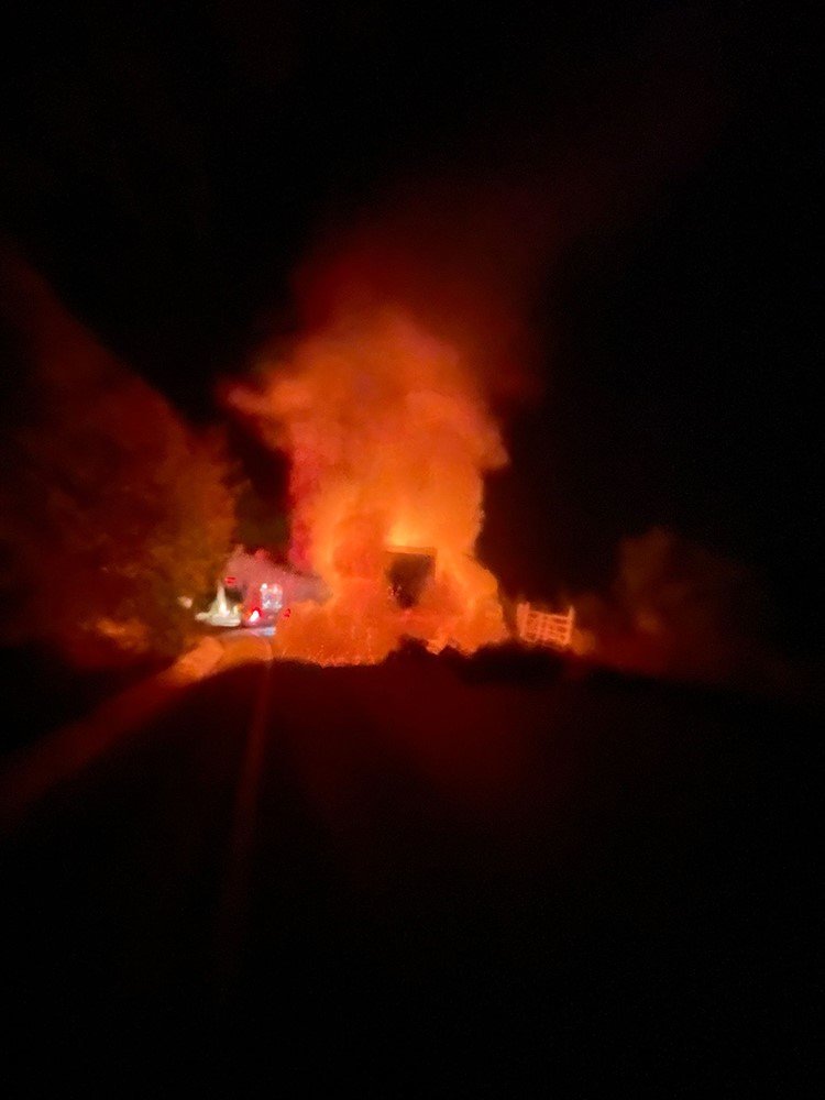 turkelide-kamyonet-alev-alev-yandi