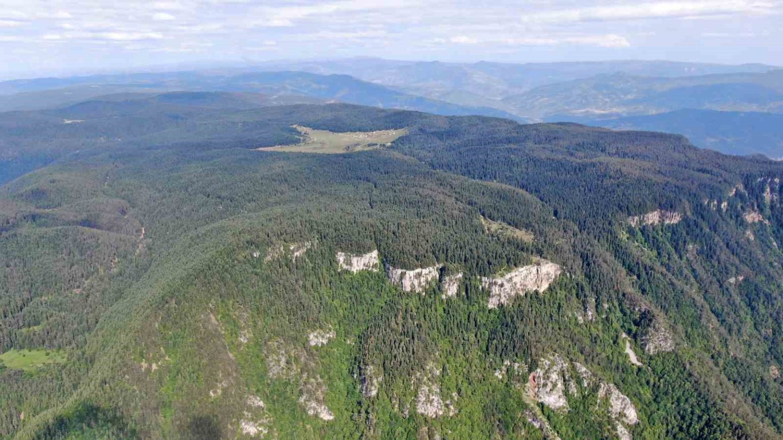 uc-ilin-kesisim-noktasinda-manzarasiyla-mest-eden-zirve-kesfedilmeyi-bekliyor