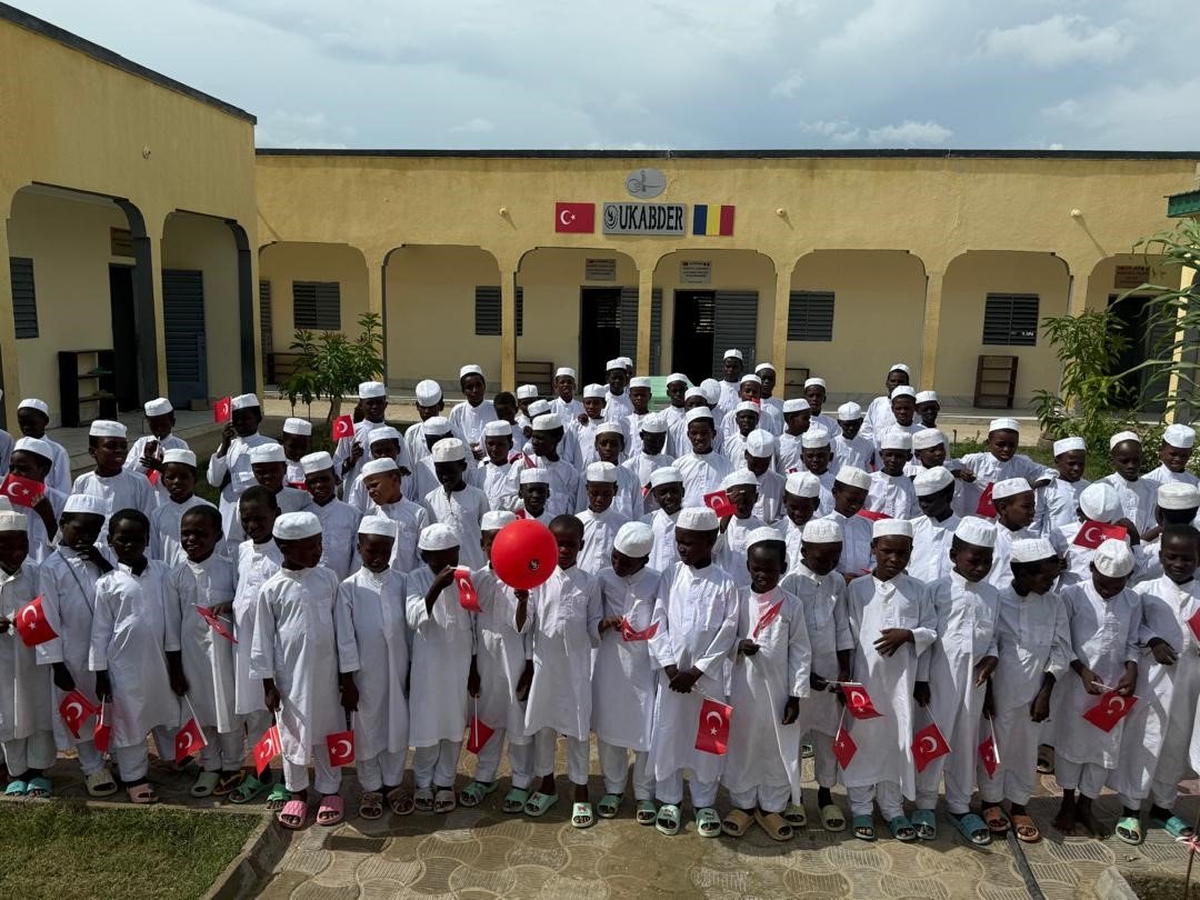 ukabderden-caddaki-yetimlere-kardeslik-eli-turkce-ve-kuran-i-kerim-egitimiyle-gelecege-umut