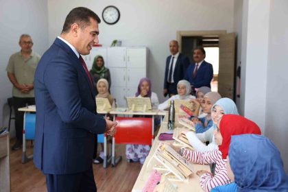 vali-aslan-kiz-kuran-kursu-ogrencileriyle-bir-araya-geldi