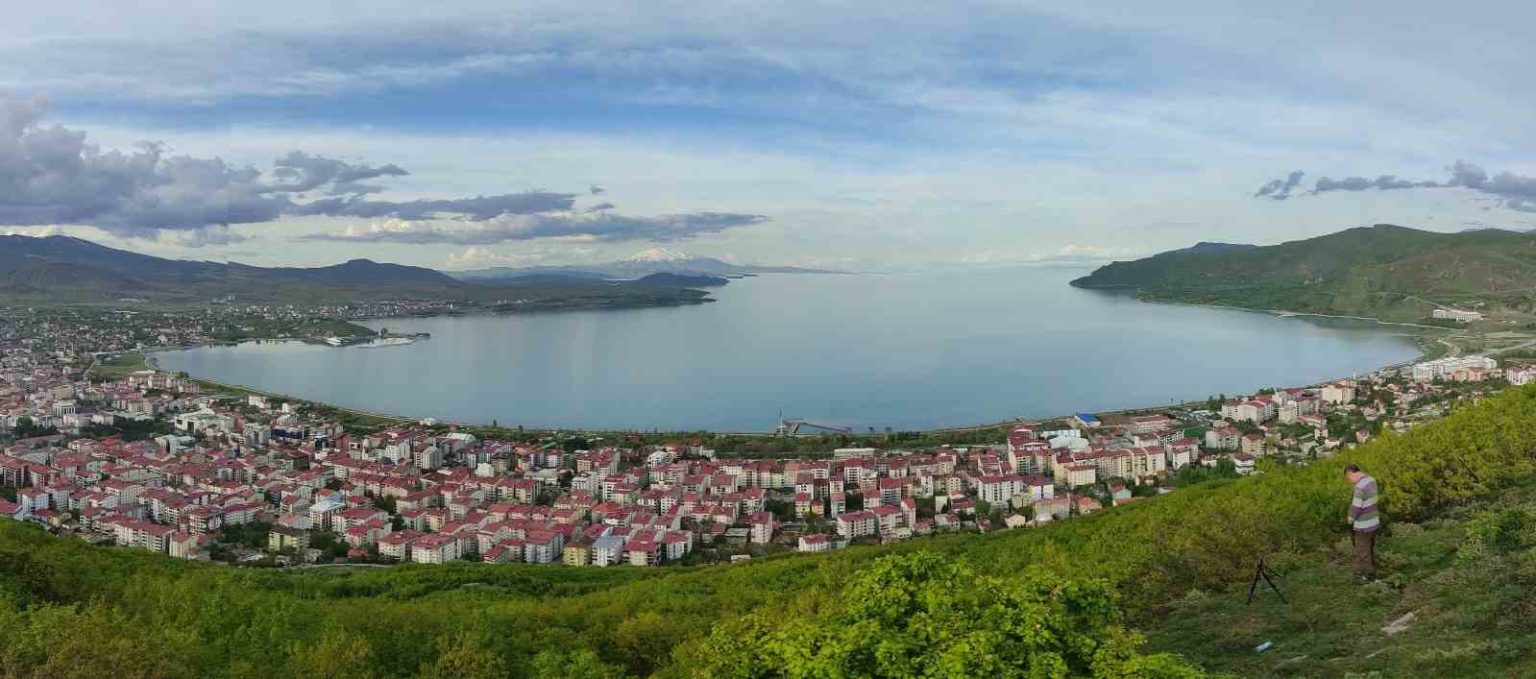 van-golunde-cekilme-ve-kirlilik-alarmi-onlem-alinmazsa-ekosistem-tehdit-altinda
