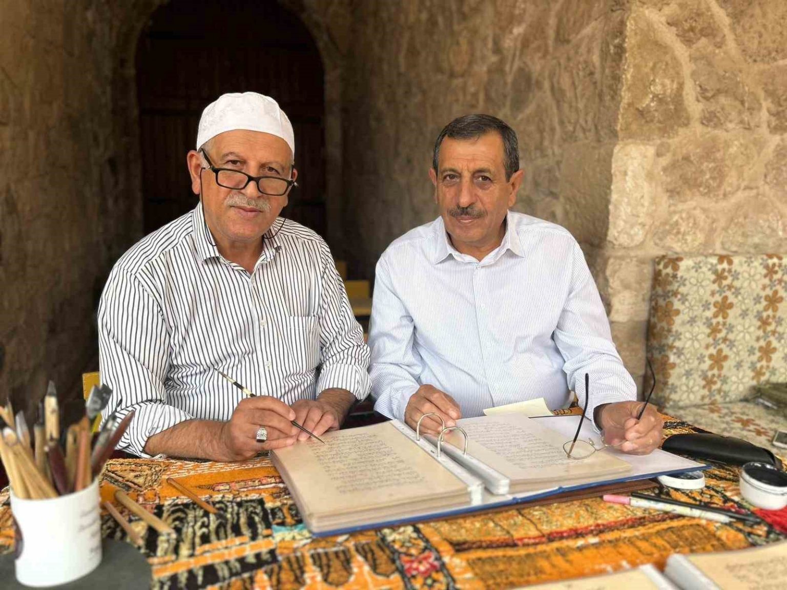 vanda-emekli-ogretmen-kuran-i-kerimi-el-yazisiyla-tamamladi