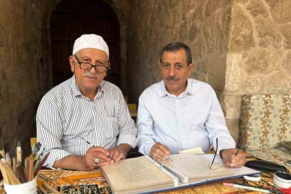 vanda-emekli-ogretmen-kuran-i-kerimi-el-yazisiyla-tamamladi