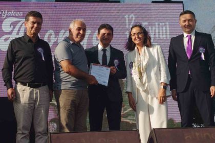 yalova-aronya-festivali-renkli-goruntulerle-basladi