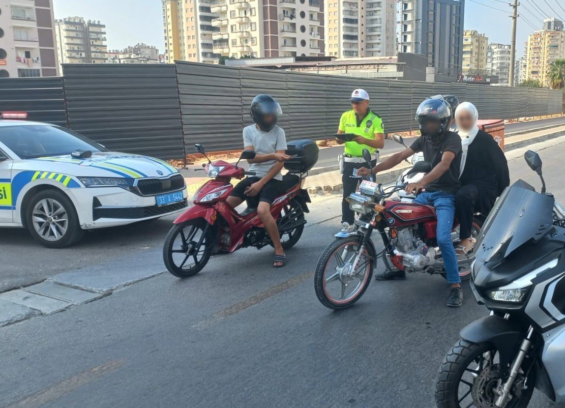 2-milyona-yakin-arac-denetlendi-en-cok-ceza-emniyet-kemeri-ile-kasksiz-motor-kullanimina-kesildi