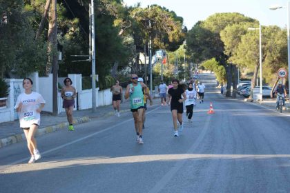 3-uluslararasi-ayvalik-yari-maratonu-tamamlandi