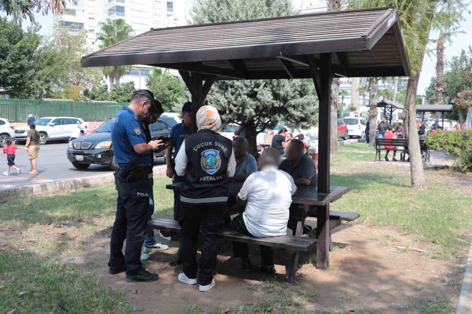 antalyada-okul-cevreleri-ve-servis-araclari-denetlendi