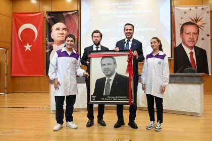 bakan-bayraktar-denizli-osbnin-ornek-projeleri-ve-surdurulebilir-uretim-vizyonundan-ovguyle-soz-etti