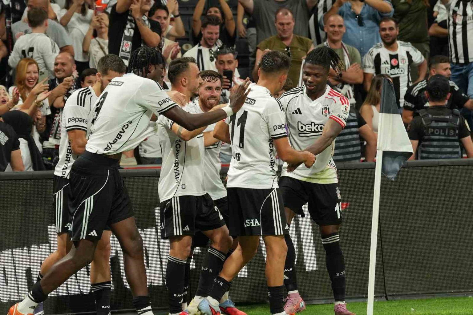 besiktas-dolmabahcede-2de-2-yapti