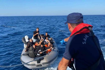 didim-aciklarinda-11-duzensiz-gocmen-kurtarildi