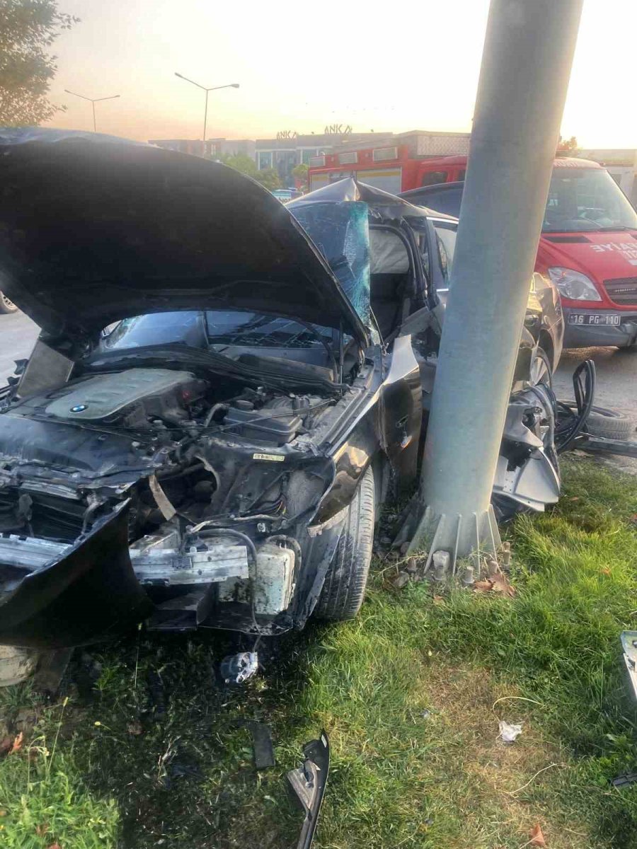 direge-carpan-aracin-surucusu-agir-yaralandi