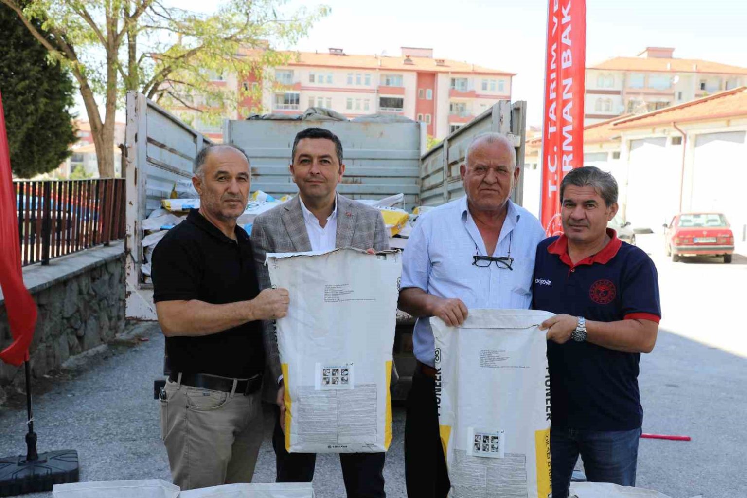 eskisehirde-ciftcilere-kanola-tohumu-destegi-verildi