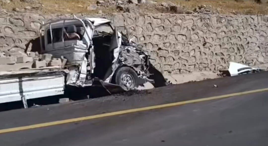 freni-bosalan-park-halindeki-tir-park-halindeki-kamyoneti-hurdaya-cevirdi