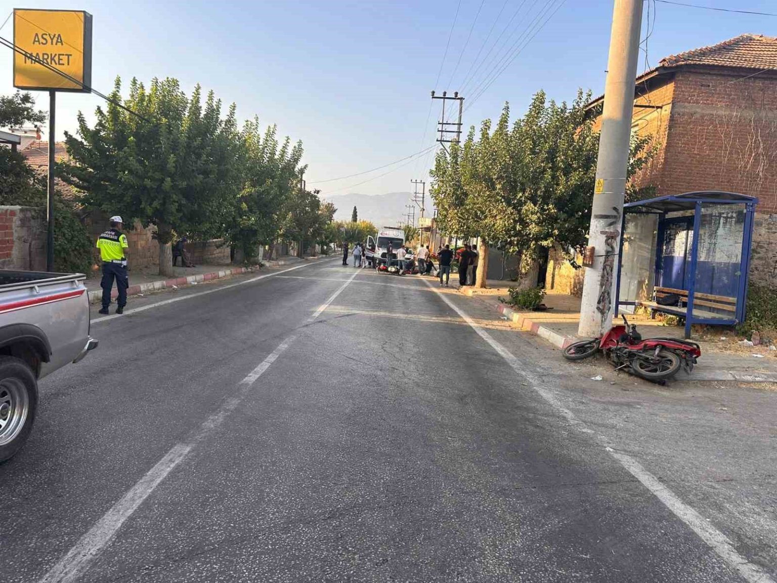 izmirde-trafik-kazasi-1i-agir-2-yarali