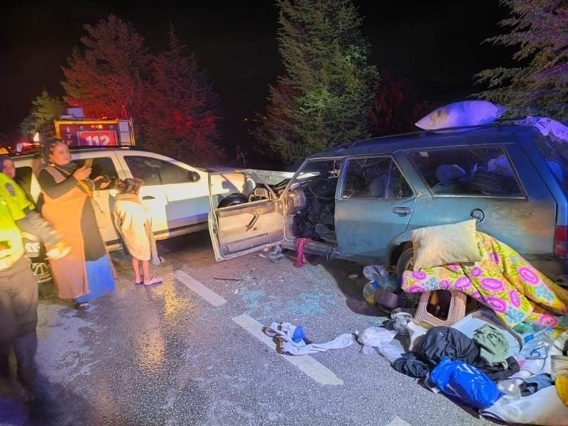 karabukte-otomobiller-carpisti-2si-cocuk-6-yarali