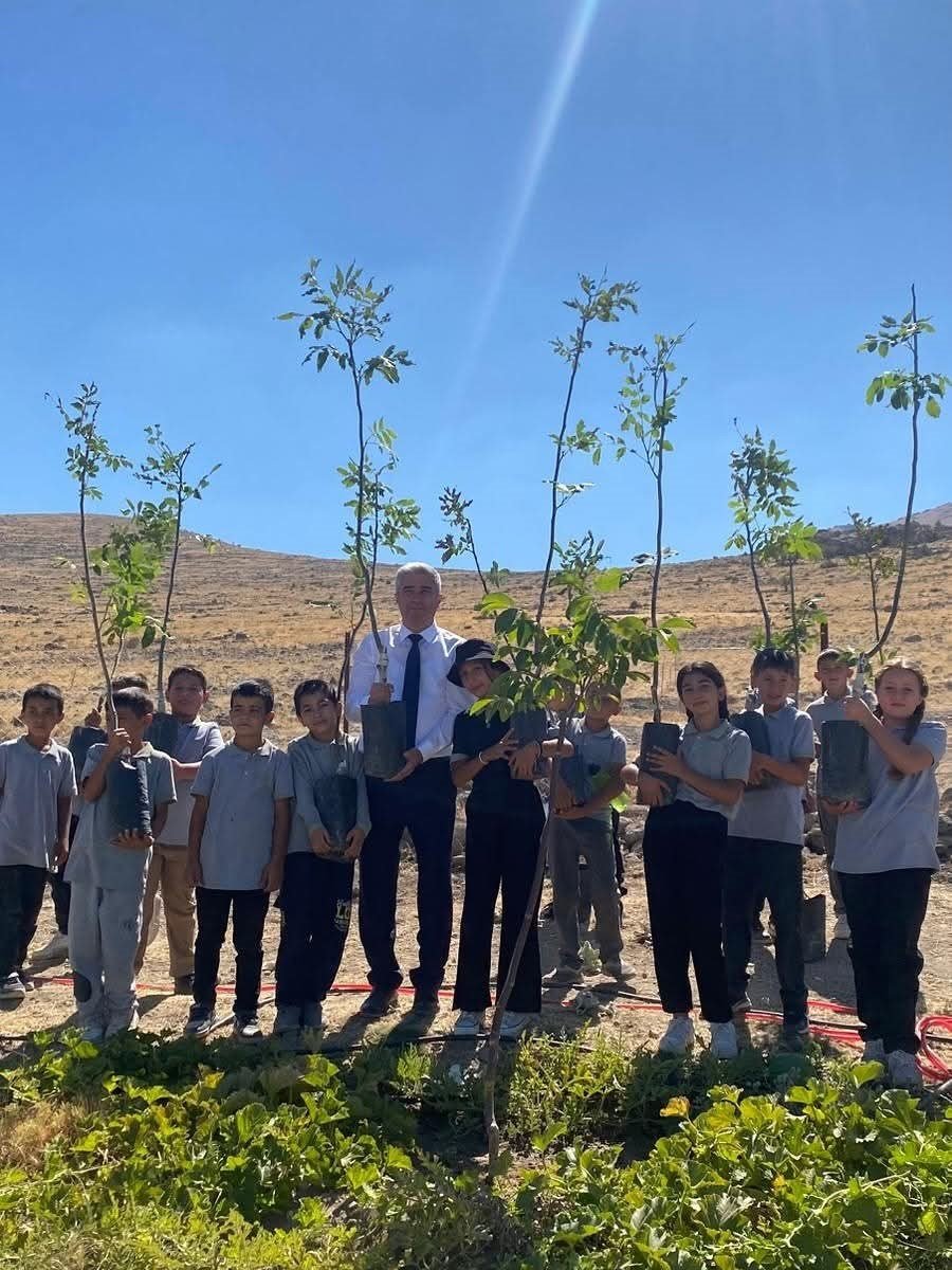 karapinarda-100-ogrenci-100-fidan-etkinligi