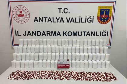 kontrol-noktasinda-durdurulan-aractan-binlerce-sentetik-hap-ele-gecirildi