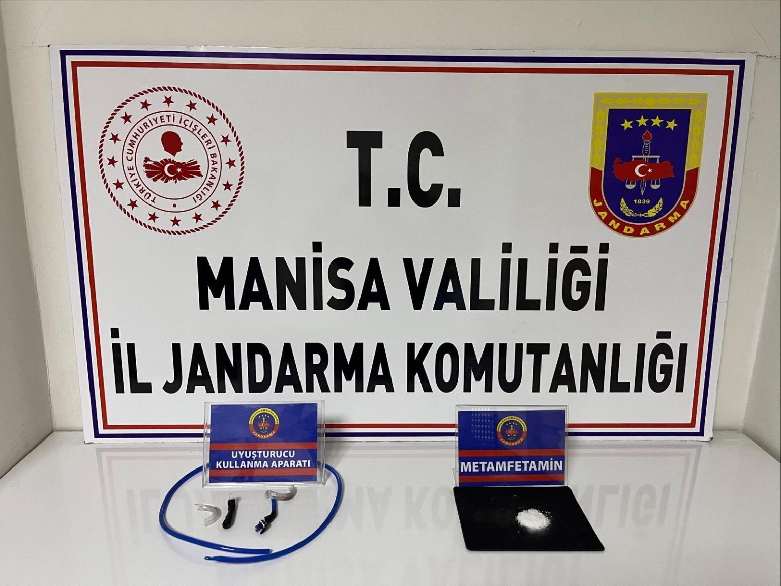 manisa-jandarma-zehir-tacirlerini-bir-bir-yakaliyor