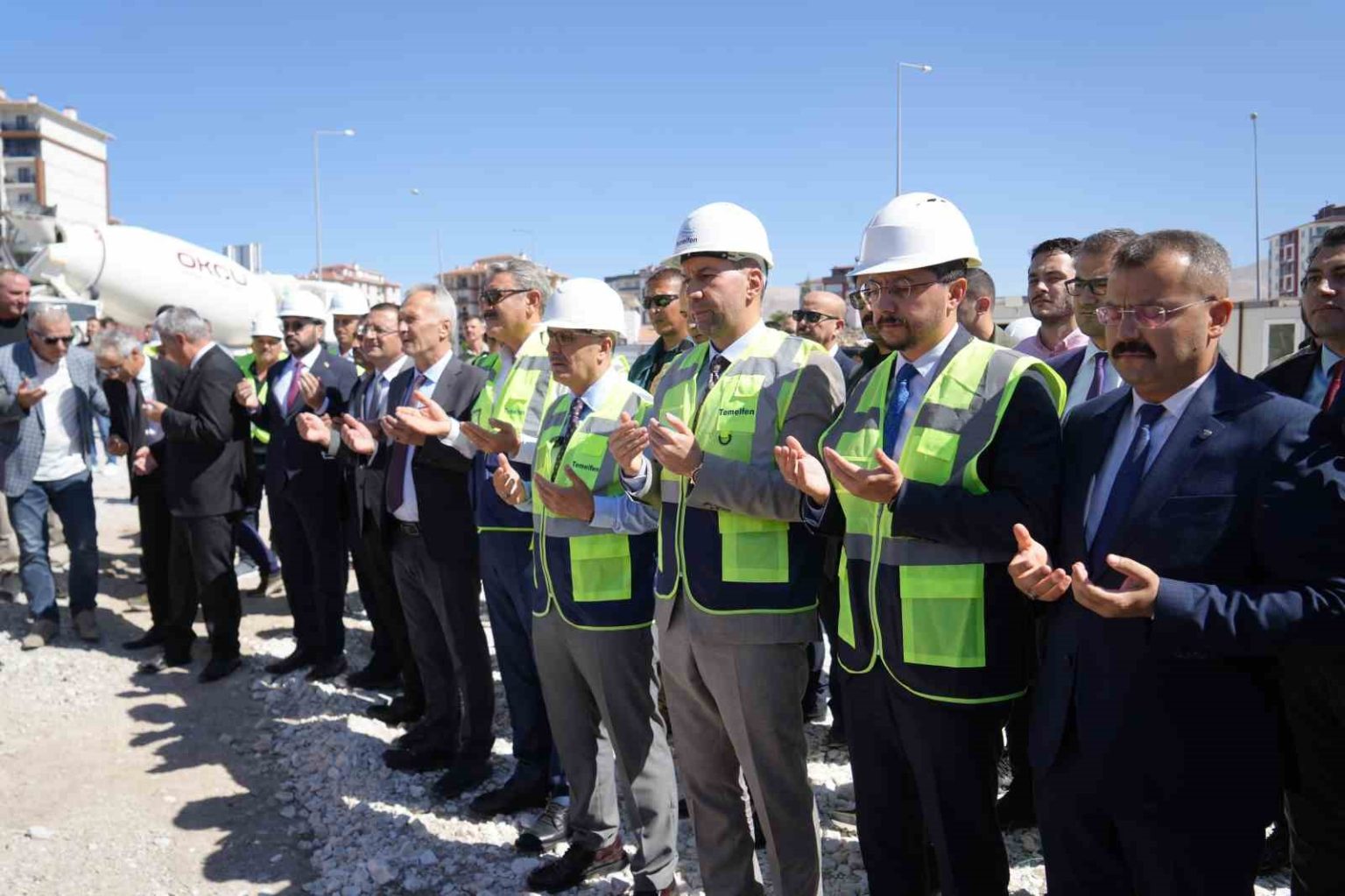 nigdede-tapu-ve-kadastro-hizmet-binasinin-temeli-atildi