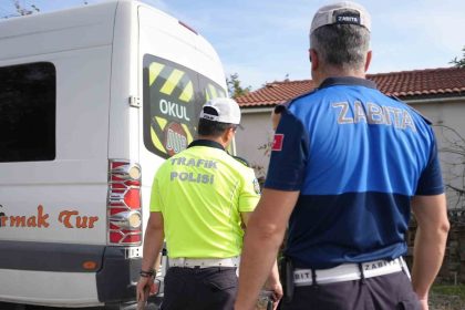 ogrencilerin-guvenli-seyahat-etmesi-icin-zabita-ve-polis-teyakkuza-gecti