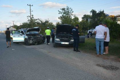 orduda-kontrolden-cikan-otomobil-polis-otosuna-carpti-2-yarali