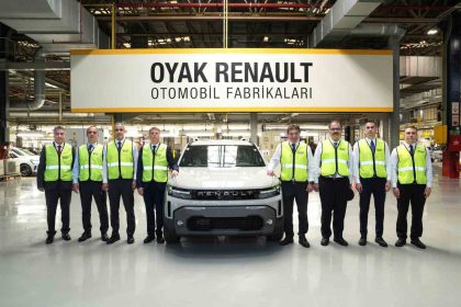 oyak-genel-muduru-murat-yalcintas-renaultnun-bursa-ussunde-uretim-hattini-inceledi
