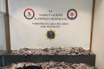 samsun-polisi-otogardaki-valizlerden-55-bin-860-uyusturucu-hap-ele-gecirdi