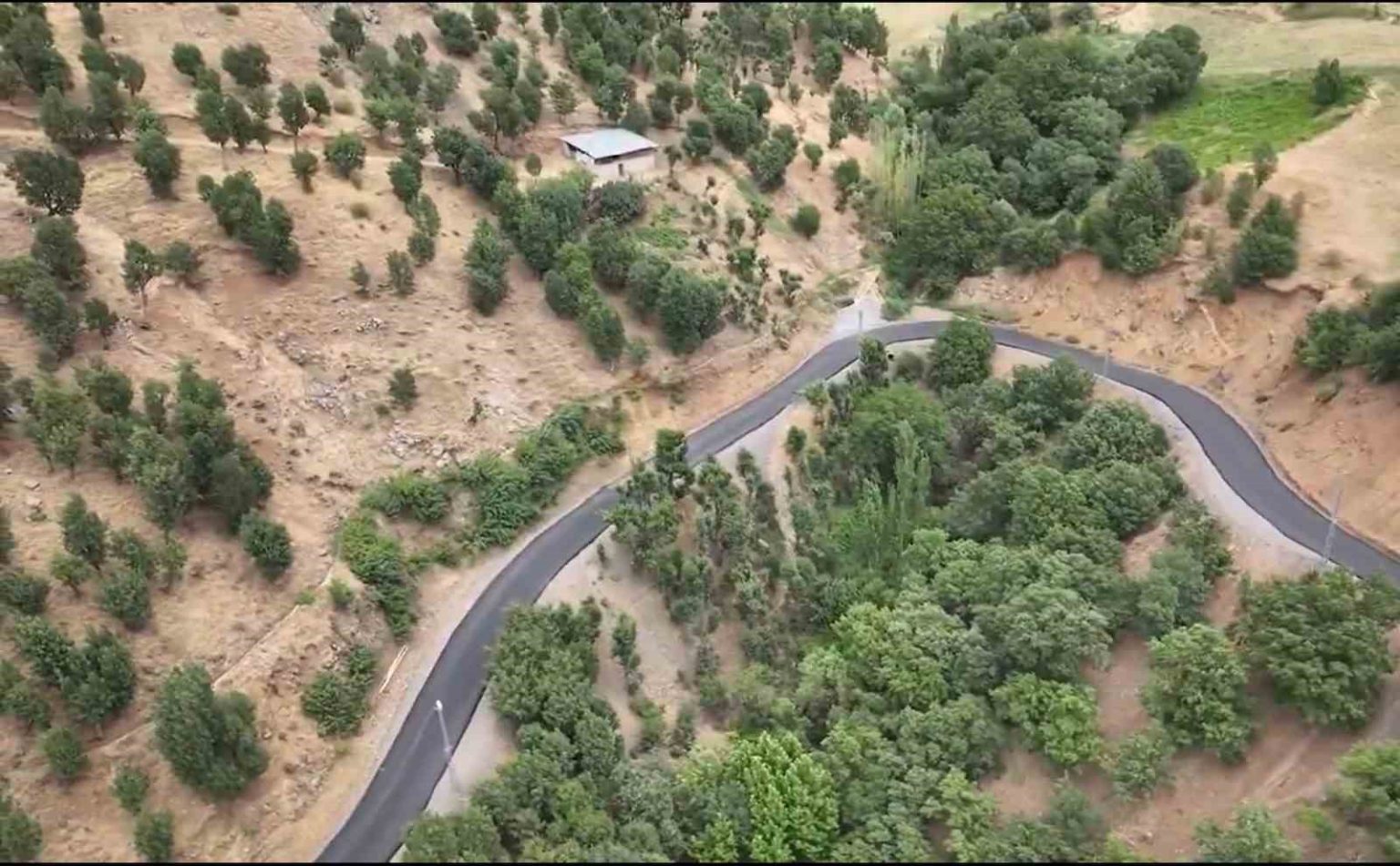 semdinli-gulec-mezrasi-yolu-asfaltlandi