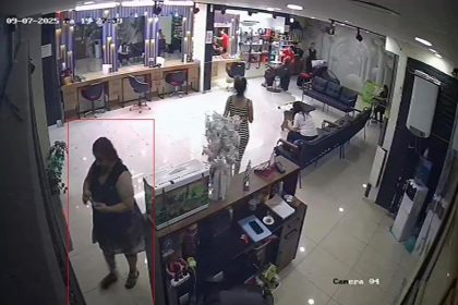 sigara-icme-bahanesiyle-disari-cikip-kuaforun-5-bin-tllik-odemesini-yapmadan-kayiplara-karisti