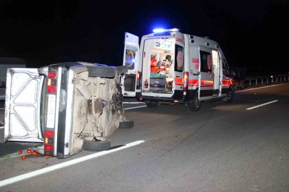 sivasta-zincirleme-trafik-kazasi-1i-agir-10-yarali