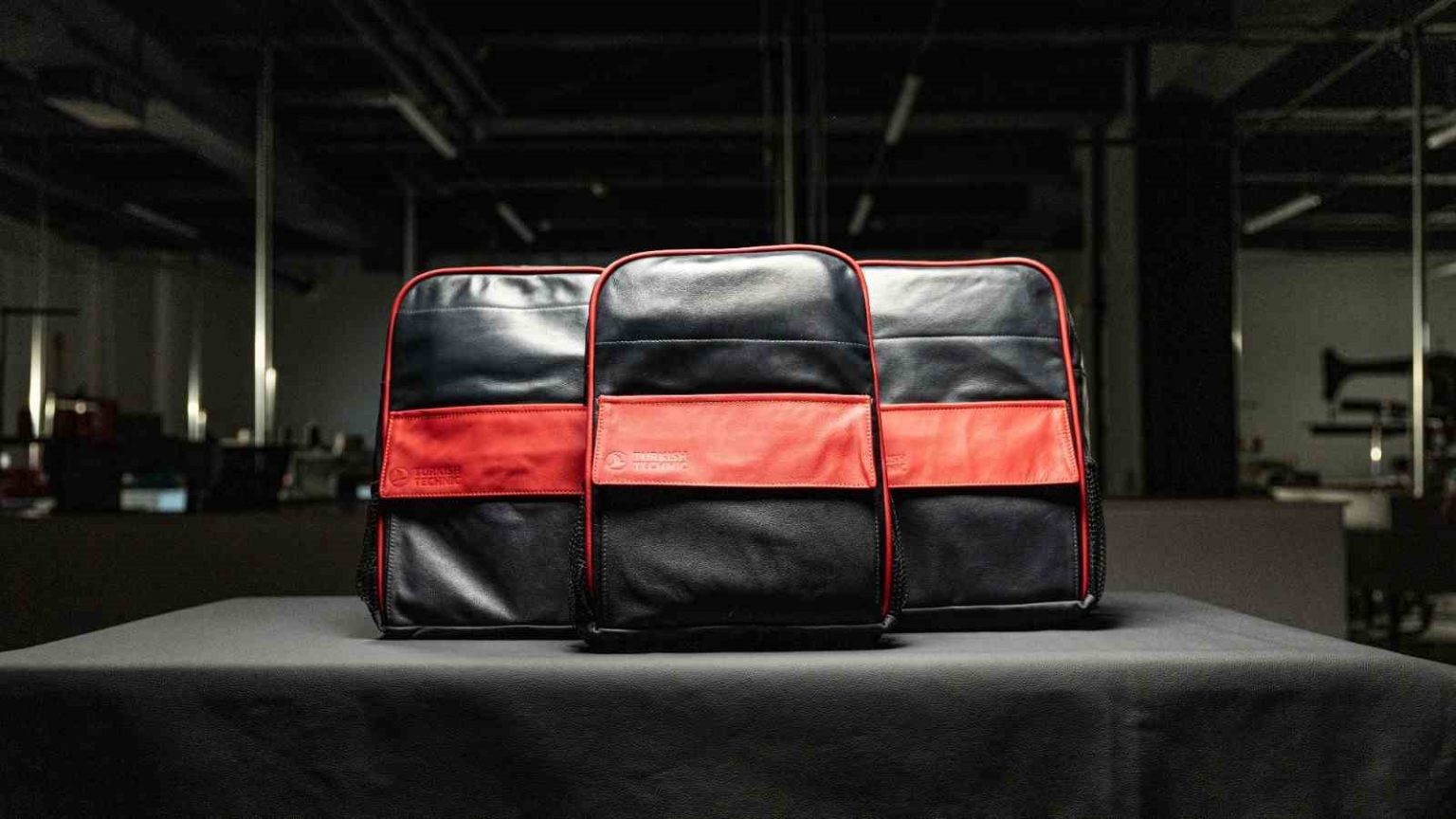 turk-hava-yollari-ucak-koltuklarini-okul-cantalarina-donusturdu