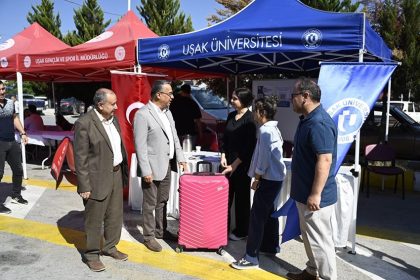 usak-universitesi-yeni-kayit-yaptiran-ogrencilerini-otogarda-karsiladi