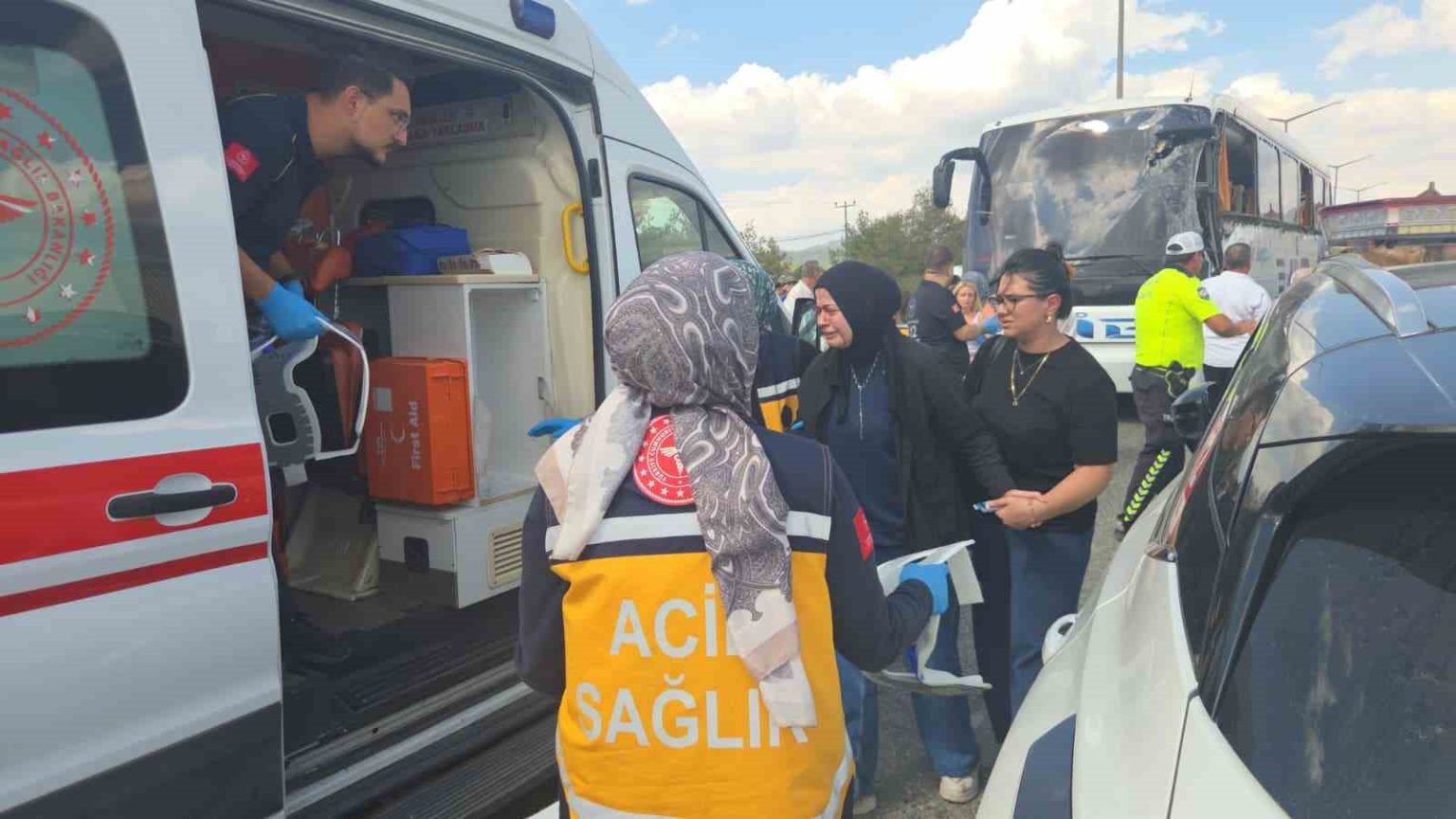 yolcu-otobusu-gemi-capasi-tasiyan-tira-carpti-3-yarali