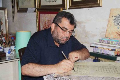 40-yildir-eserlerini-askla-naksediyor
