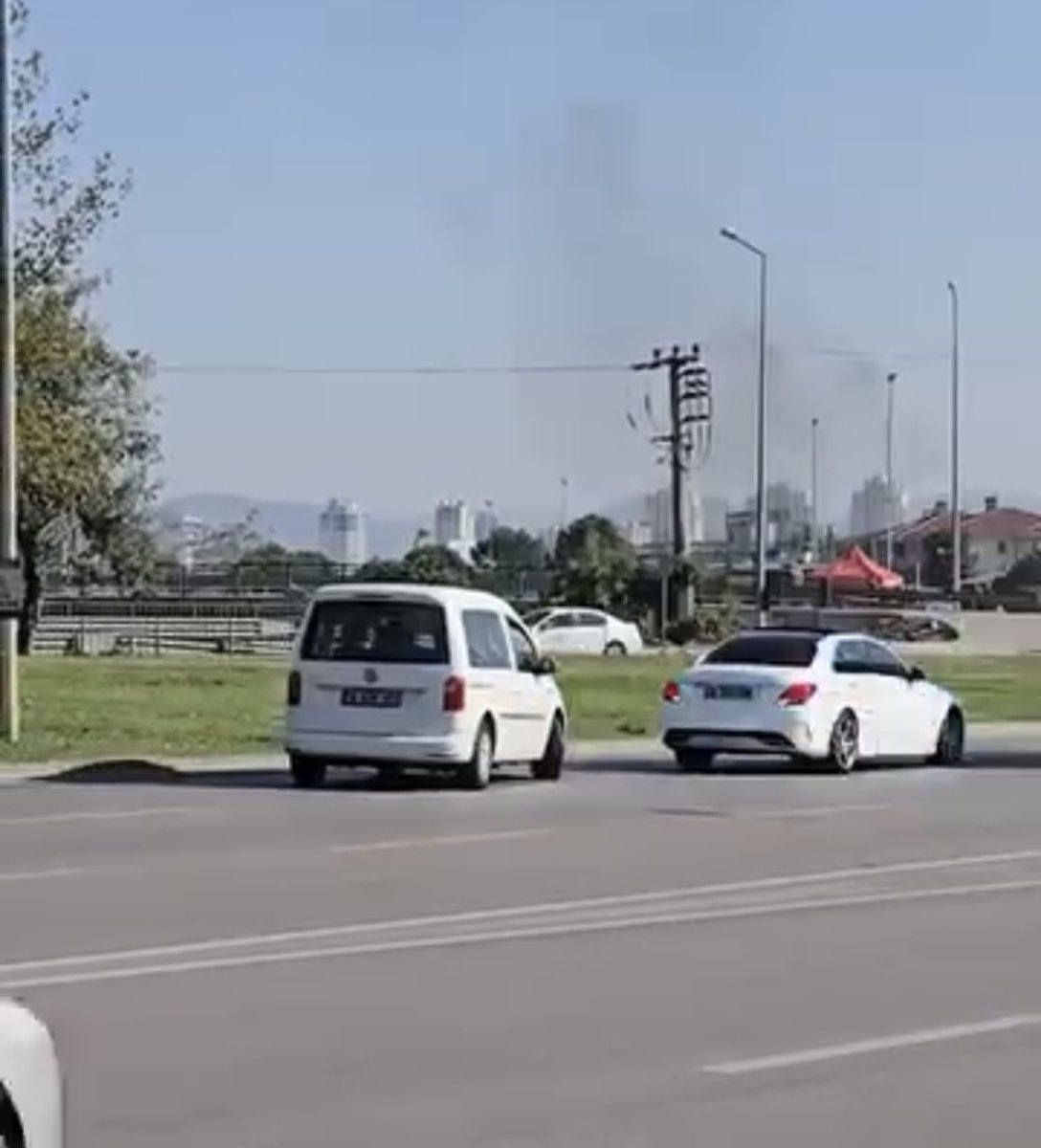 anayolda-geri-geri-ilerledi-kazaya-karisti-olay-yerinden-boyle-kacti