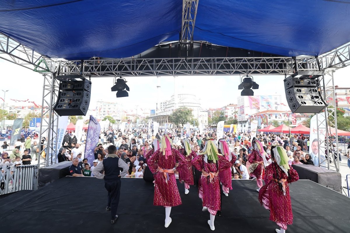 bagcilarda-3-cocuk-soleni-ve-maratonu-renkli-goruntulere-sahne-oldu