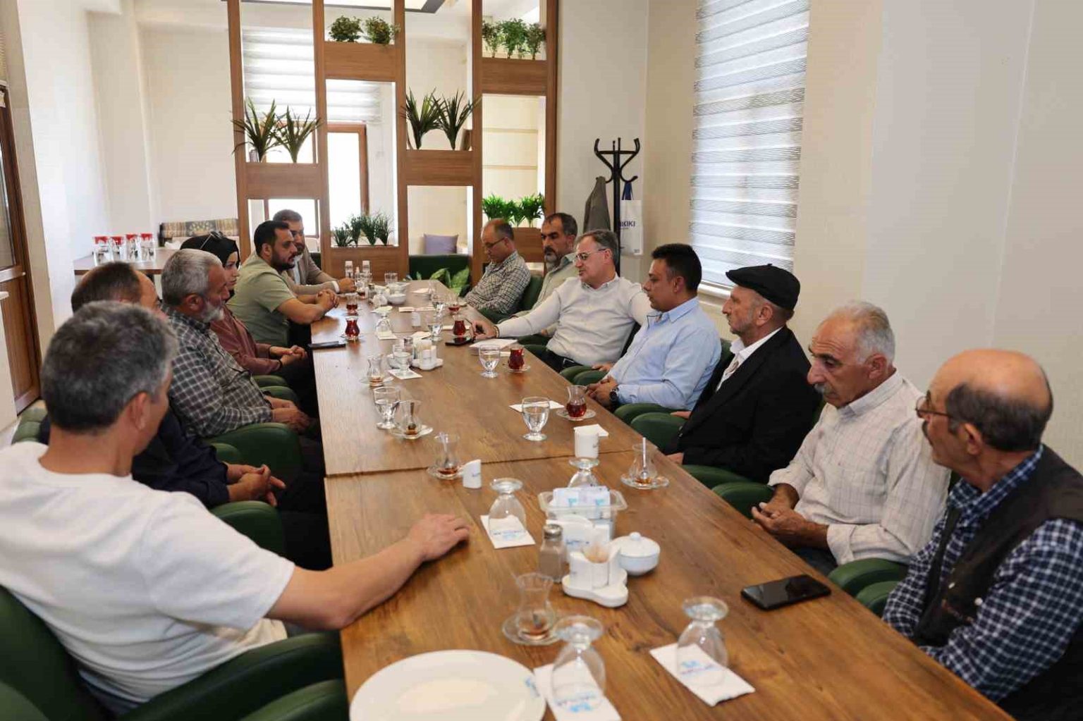 baskan-ozdogandan-muhtarlar-ile-egitim-istisaresi