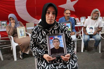 diyarbakir-anneleri-umutlarini-bir-cocuk-gibi-buyutmeye-devam-ediyor