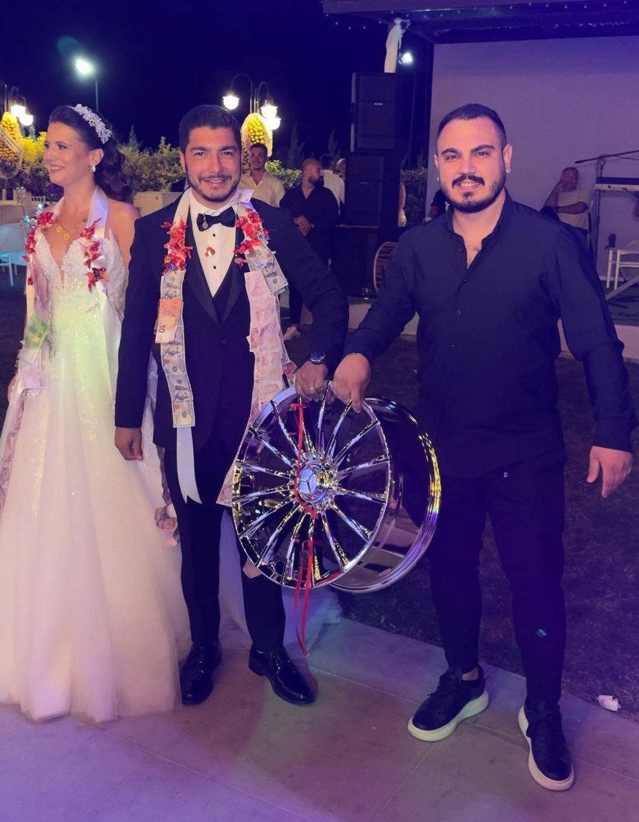 dugunde-gelin-ve-damada-jant-hediye-edildi