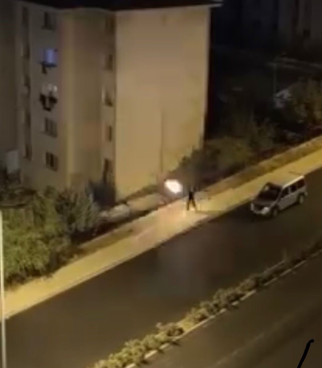 elazigda-1-kisinin-yaralandigi-eve-pompali-tufekli-saldiri-ani-kamerada