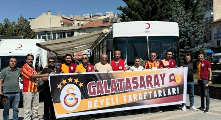 galatasaray-taraftarlari-kan-bagisi-icin-yaristi