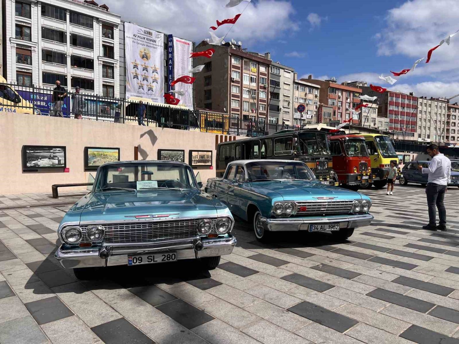 gaziosmanpasa-belediyesi-nostalji-araba-tutkunlarini-bir-araya-getirdi